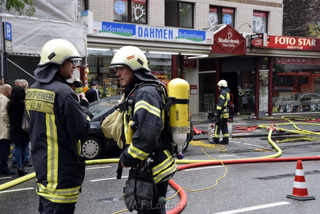 Feuer 2 Koeln Nippes Neusserstr P092.JPG - Miklos Laubert